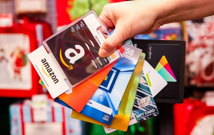 What Are the Pros and Cons of Gift Cards?